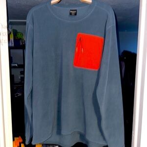 Men’s Backcountry fleece sweater, in blue with chest zip pocket. Size 2XL.